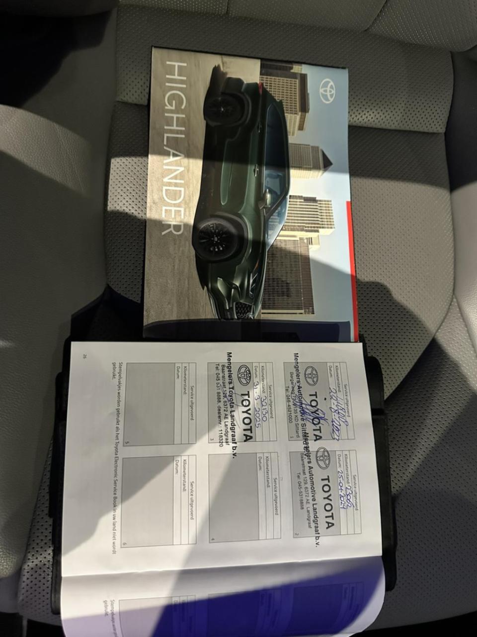 Toyota Highlander 2.5 awd hybrid executive 7 persoons *origineel nl*pano*tr