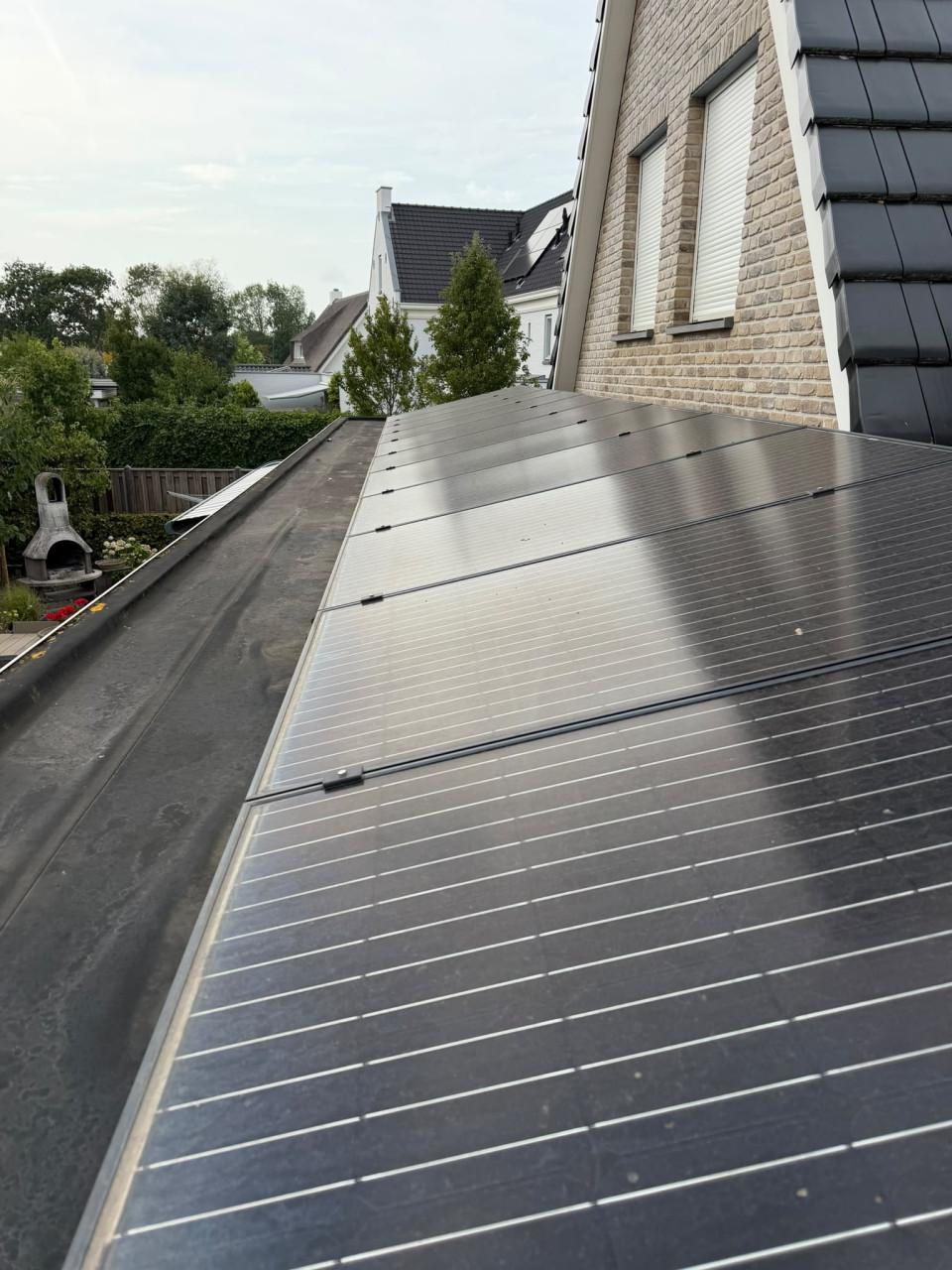11 Zonnepanelen met 1 omvormer