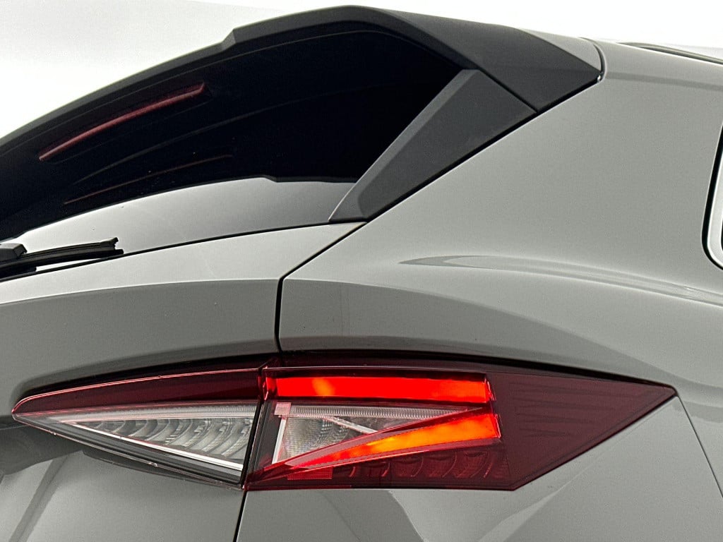 Skoda Elroq business edition tour elektromotor 210 kw / 286 pk