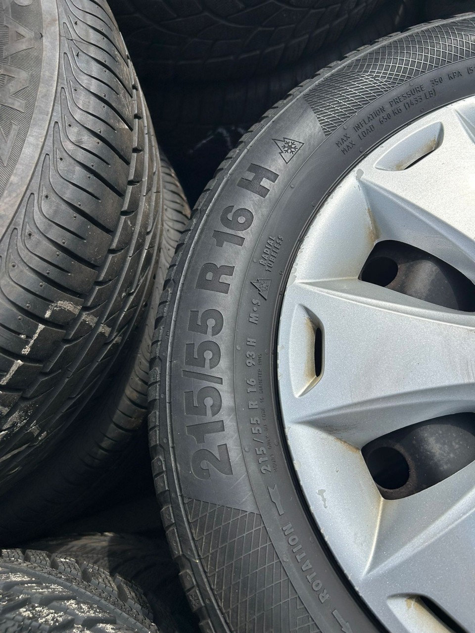 FORD STALEN VELGEN MET MOOIE WIELDOPPEN