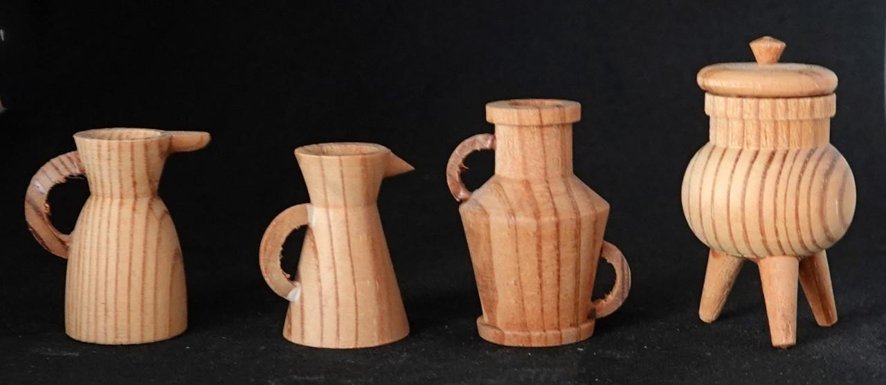 4 houten kannen en pot met deksel voor poppenhuis/letterbak