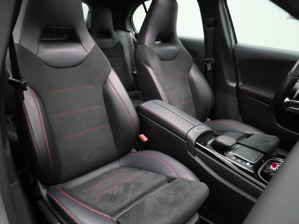 Mercedes-Benz A-Klasse 180 business solution amg | automaat | panorama dak 