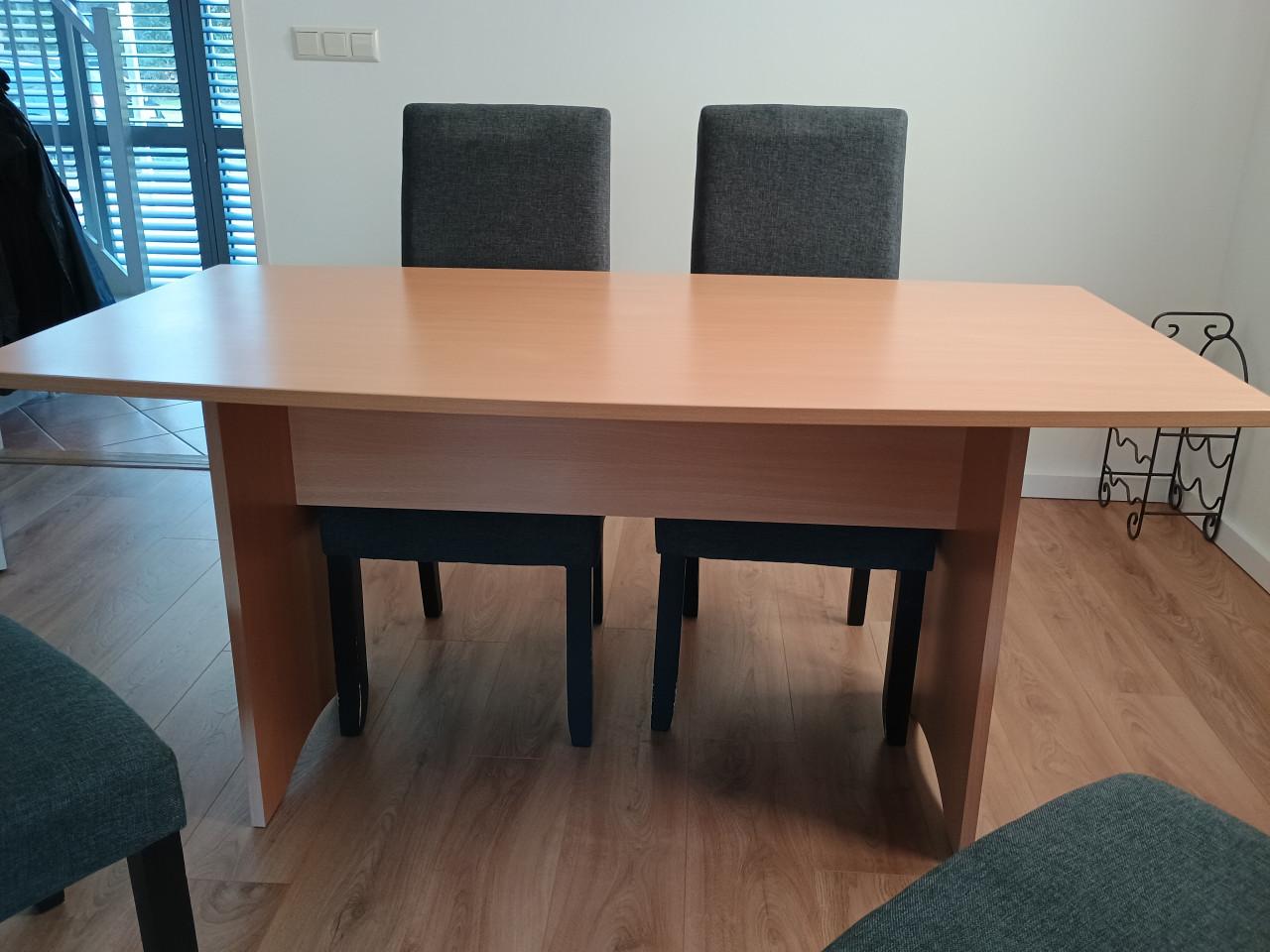 Eetkamertafel met 4 stoelen