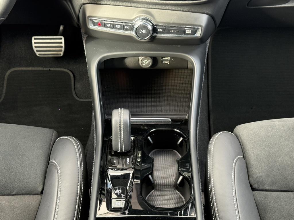 Volvo XC40 t5 262pk recharge r-design full options! trekhaak