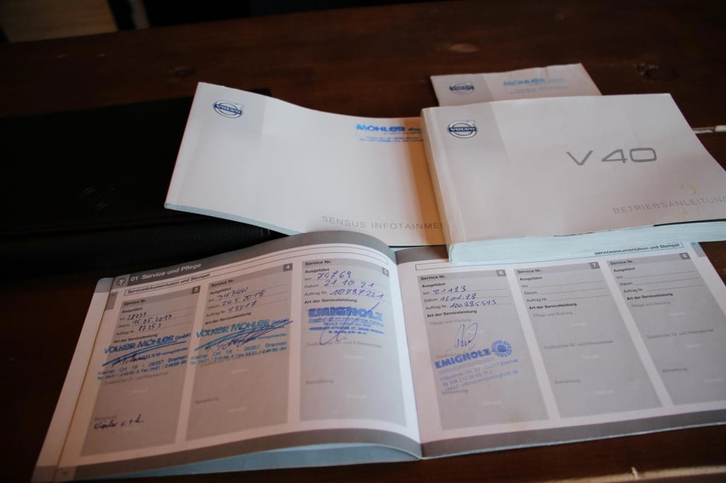 Volvo V40 1.6 t2 you! - xenon - cruise - pdc - high perf audio - dealer oh!