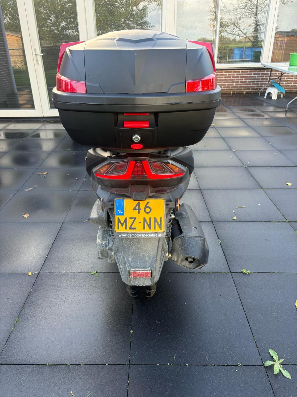 Mooie en fijne MASH Belena 300 Motor scooter met twee jaar garantie