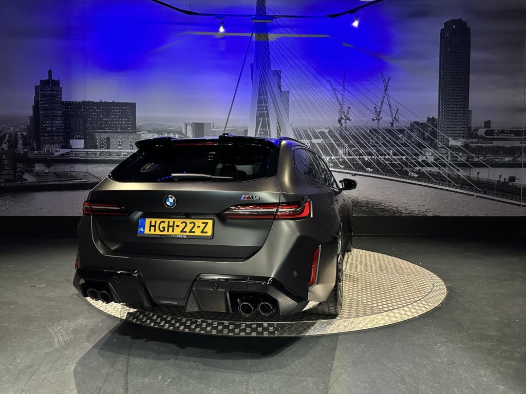 BMW M5 5-serie touring *keramisch*pano*bowers&wilkins*nl*