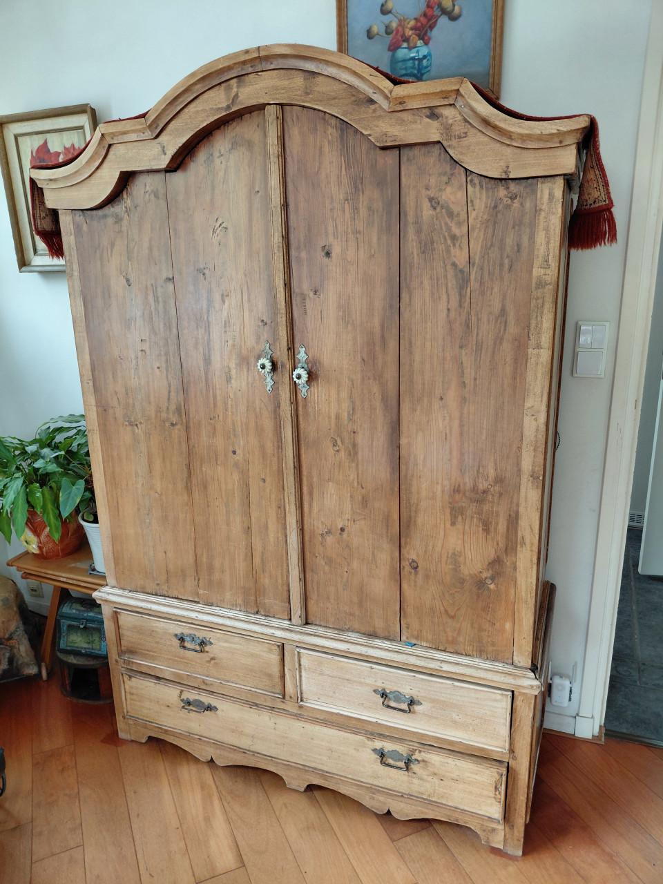 Bijzonder eiken kabinet kastje antiek