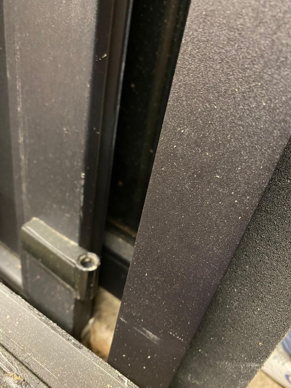 Kunststof tuindeuren en loopdeur.