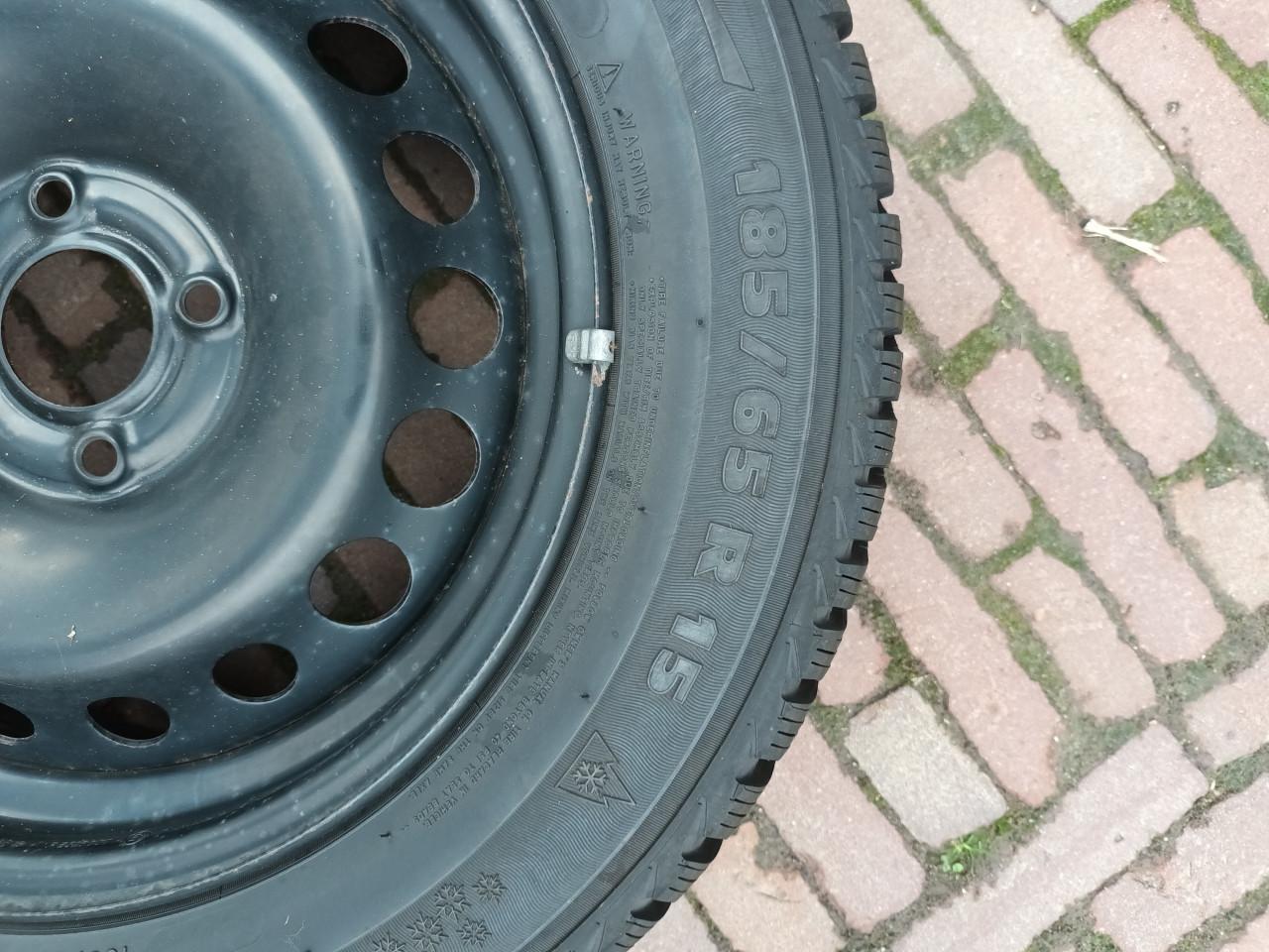 Winterbanden Michelin 185/65 R15 op stalen velden 4 gaats incl, bouten