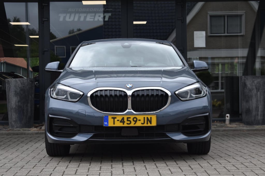 BMW 1 Serie 116i sportline | camera | apple carplay | android auto | nap | 