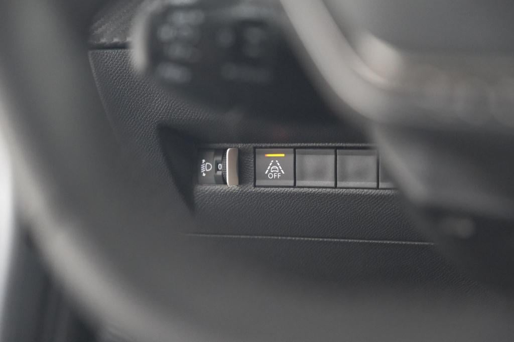 Peugeot 208 puretech 100 eat8 active pack | apple carplay | parkeersensoren