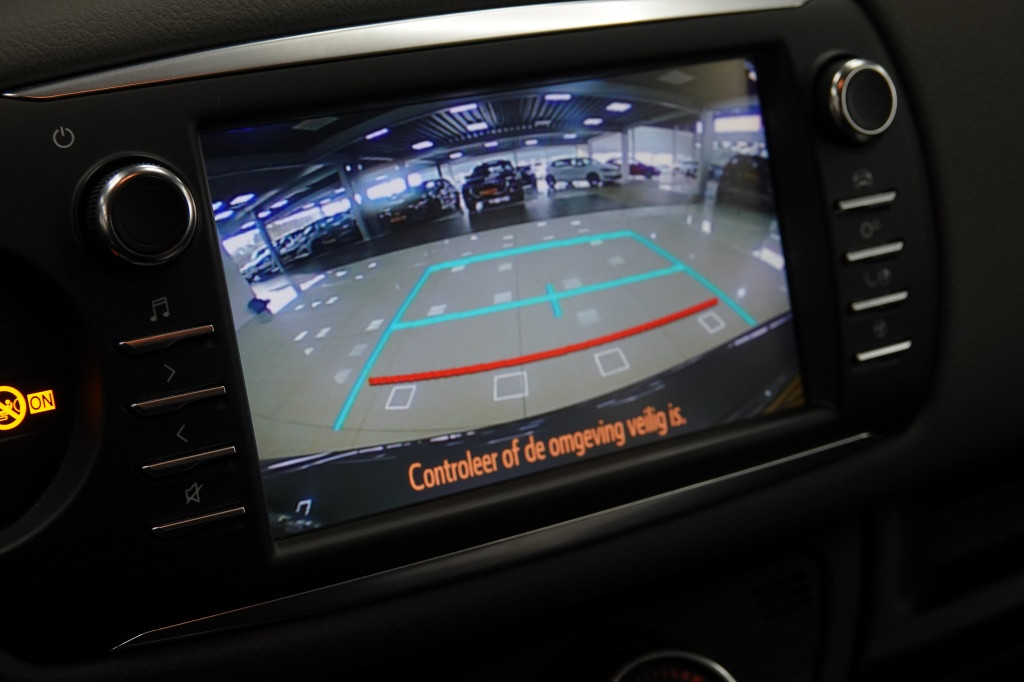 Toyota Yaris 1.0 vvt-i | camera | 15" | bluetooth |