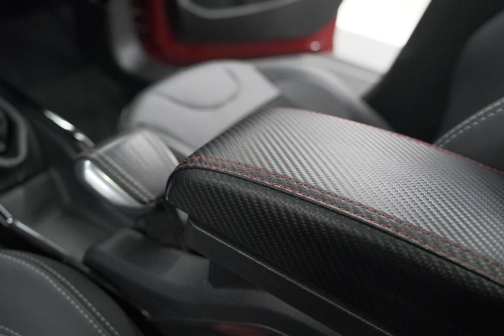 Peugeot 2008 1.2 puretech blue lease executive | all season banden | panora