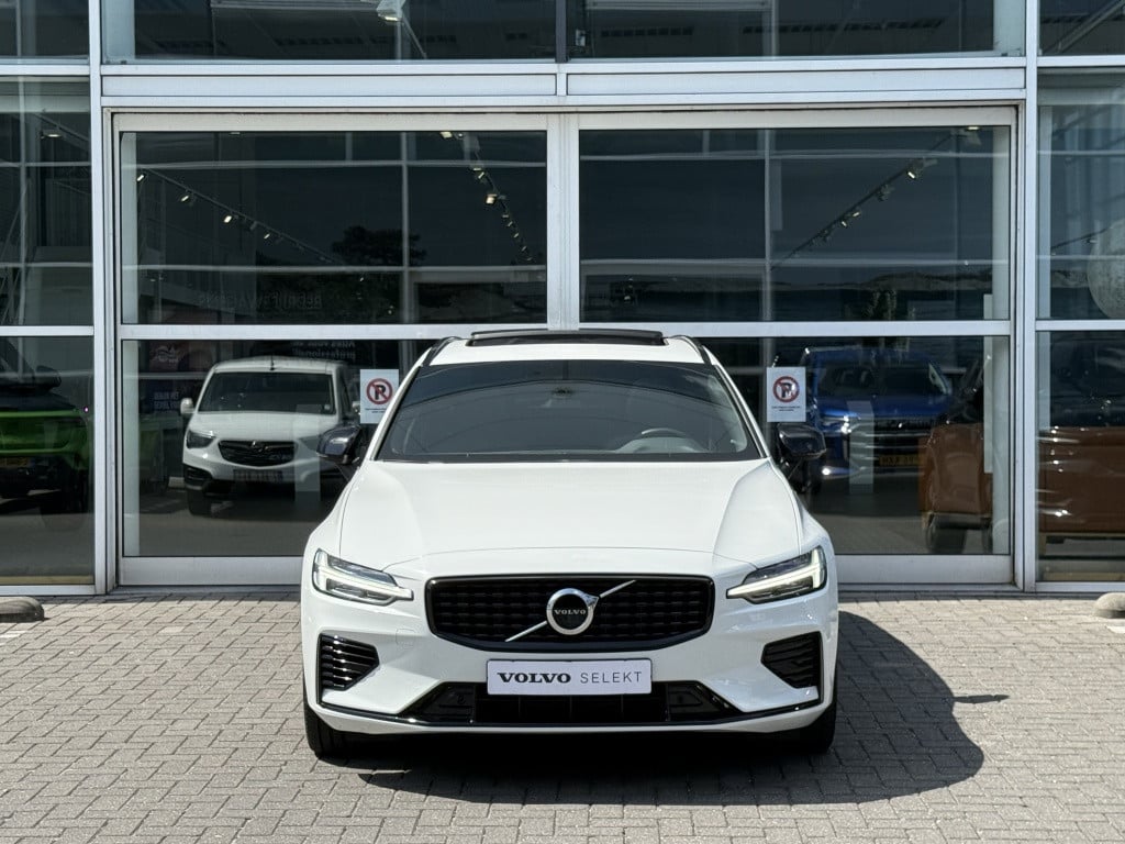 Volvo V60 t6 340pk recharge r-design| panodak| adap.cruise| 360 camera