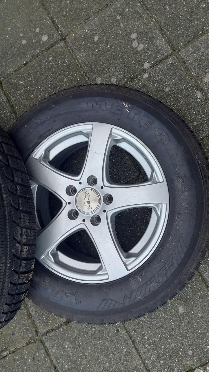 4 winterbanden 215/65 r16