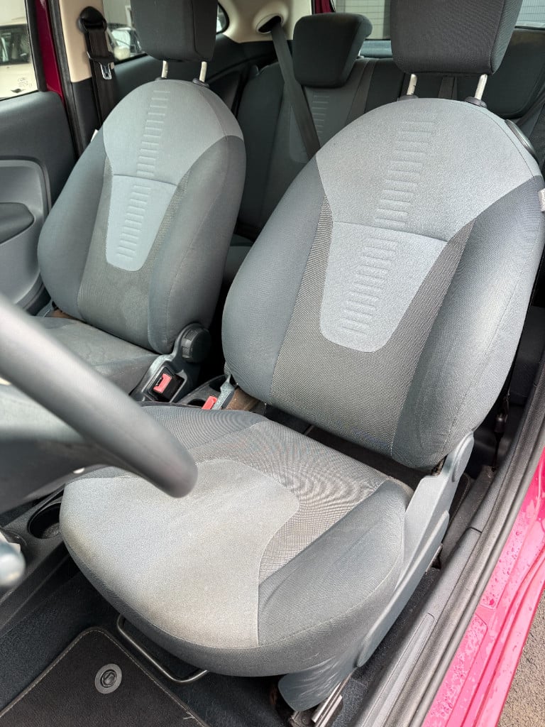 Ford KA 1.2 - titanium - airco