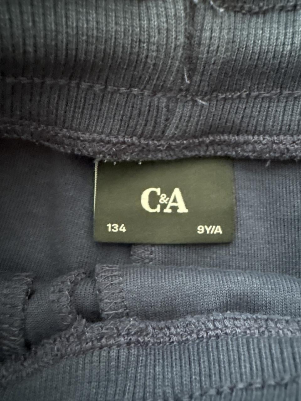 Korte broek maat 134.