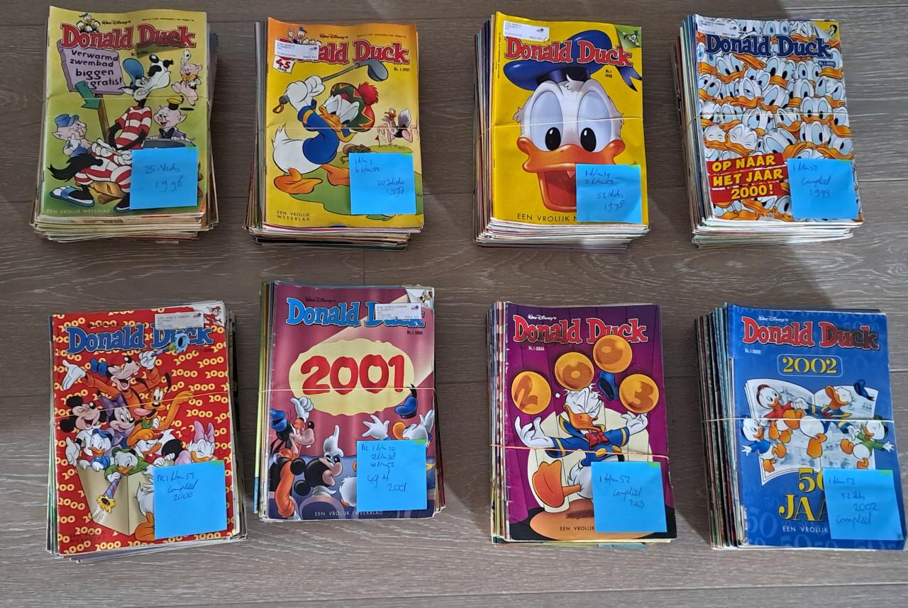 Diverse stapels Donald Duck weekbladen. per stapel: