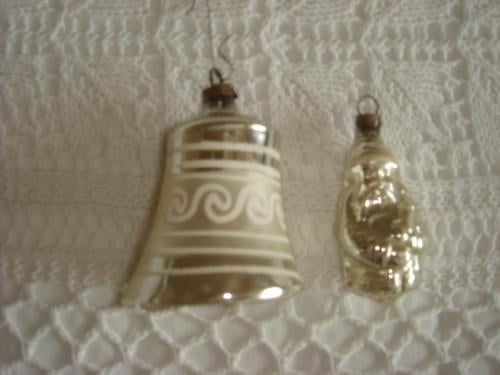 Te koop Oude glazen zilveren kerstversieringen klokje en kerstman