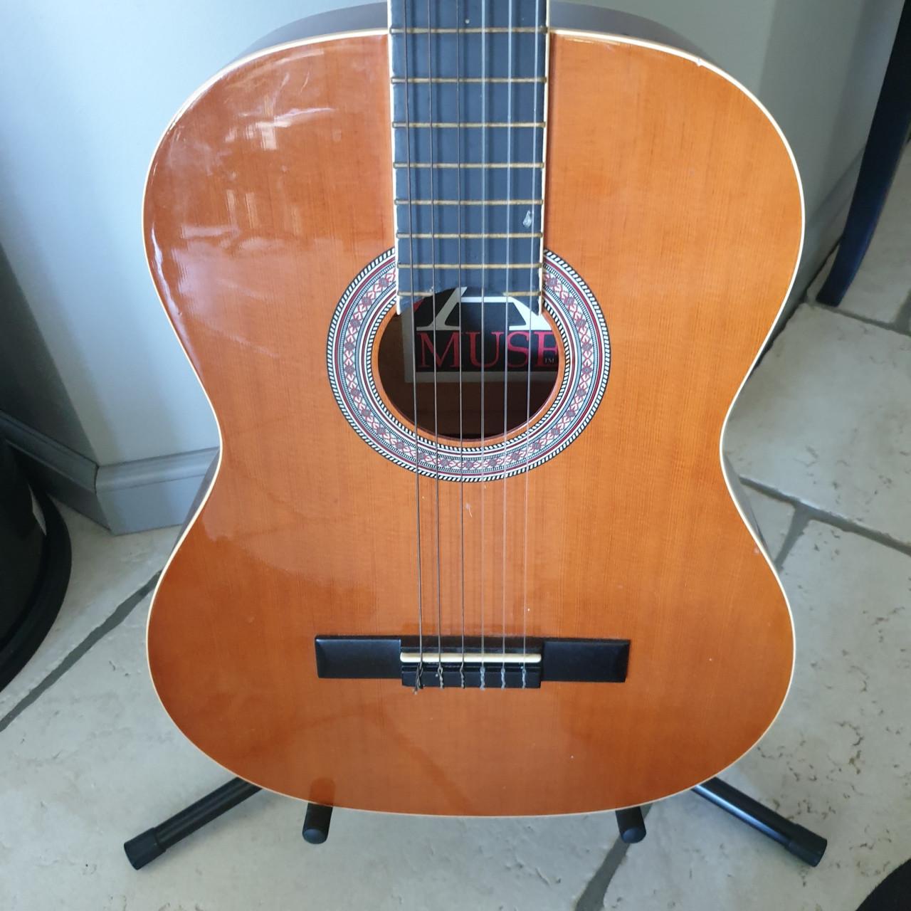 Gitaar incl steun en stem tuner