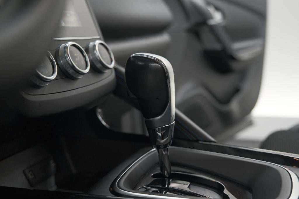 Renault Kadjar tce 140 edc limited | camera | dodehoekdetectie | apple carp