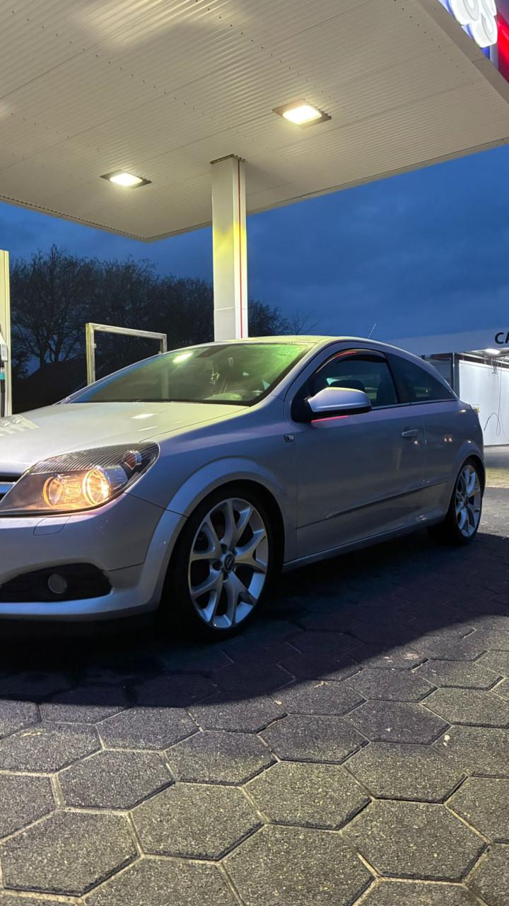 Opel Astra GTC 1.6 Business