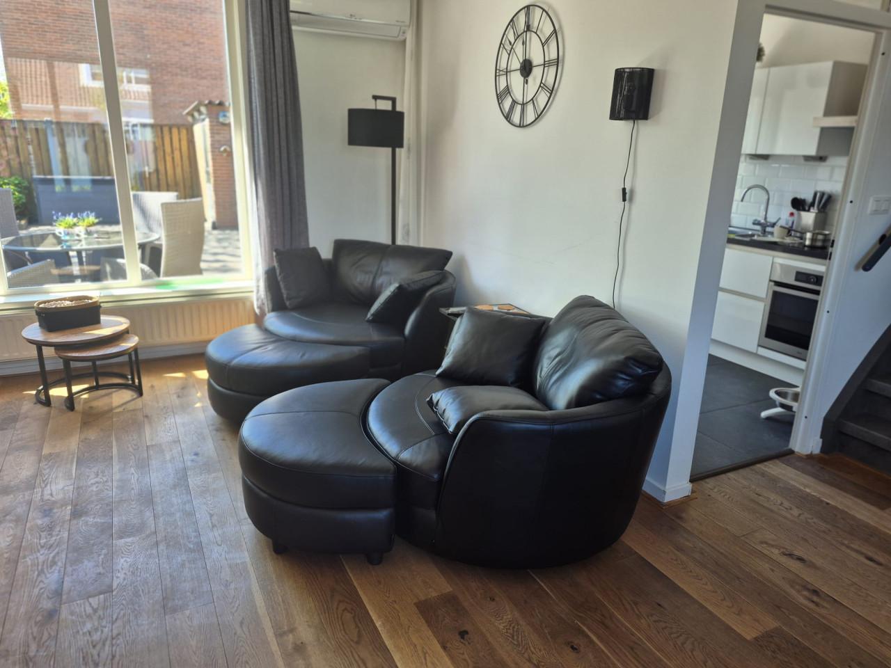 Draaifauteuil + poef (2x)