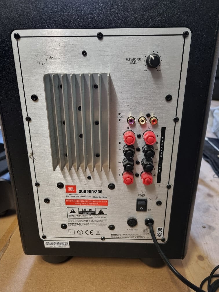 JBL surround speaker set. Inclusief Subwoofer.