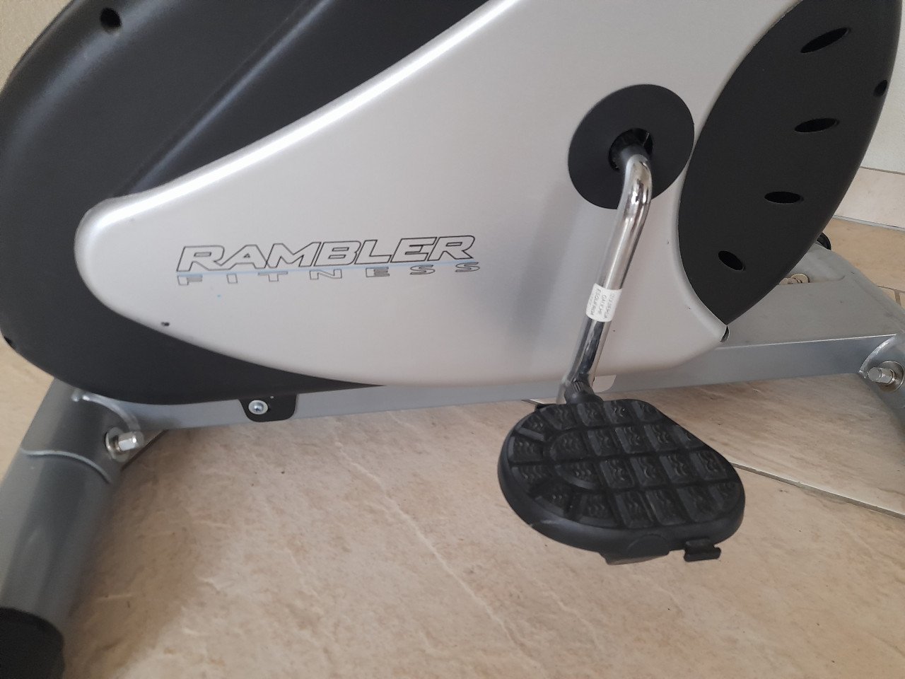 Hometrainer (werkt naar behoren ) in goede staat !