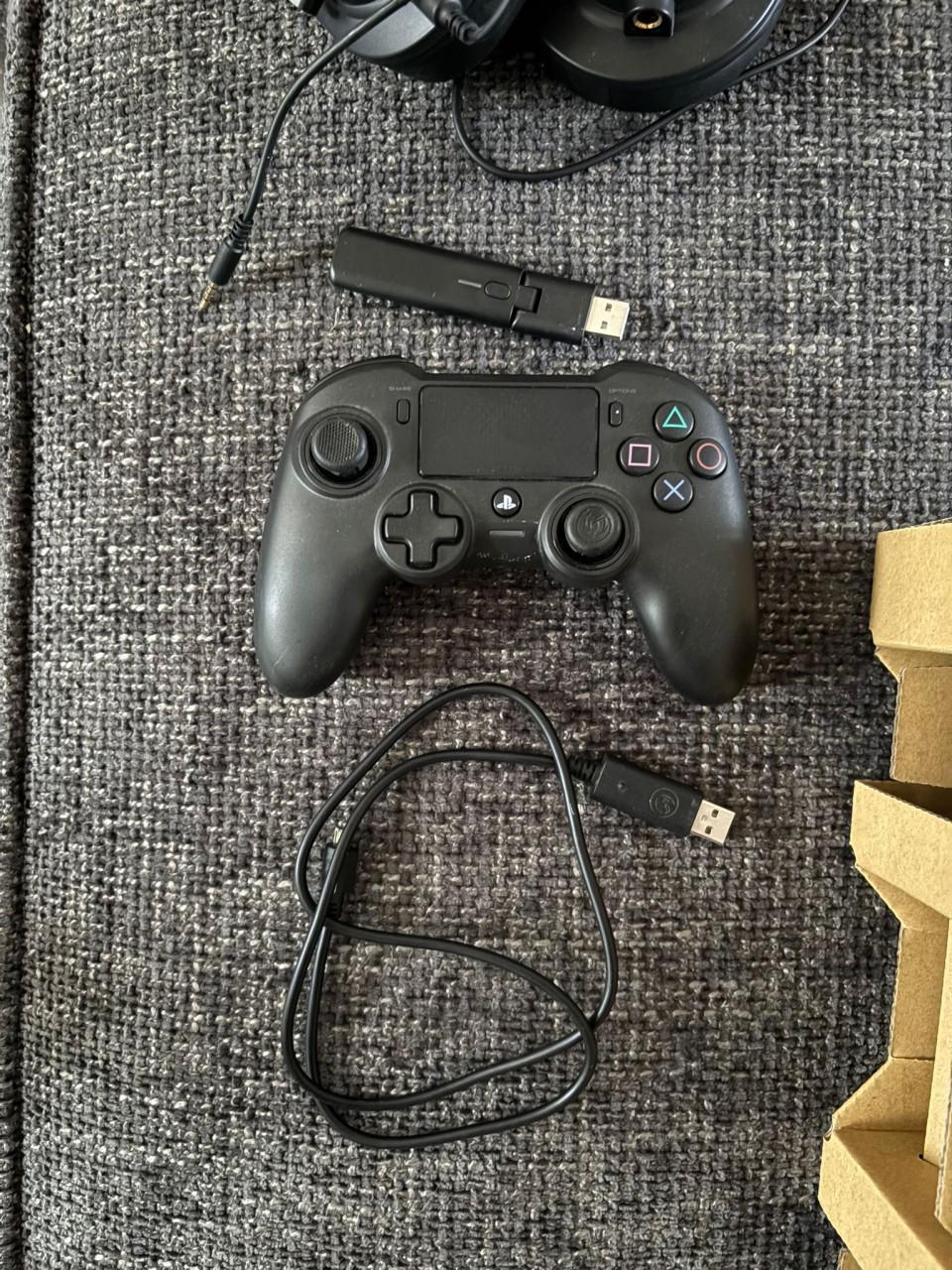 Playstation 4 compleet met headset controller etc