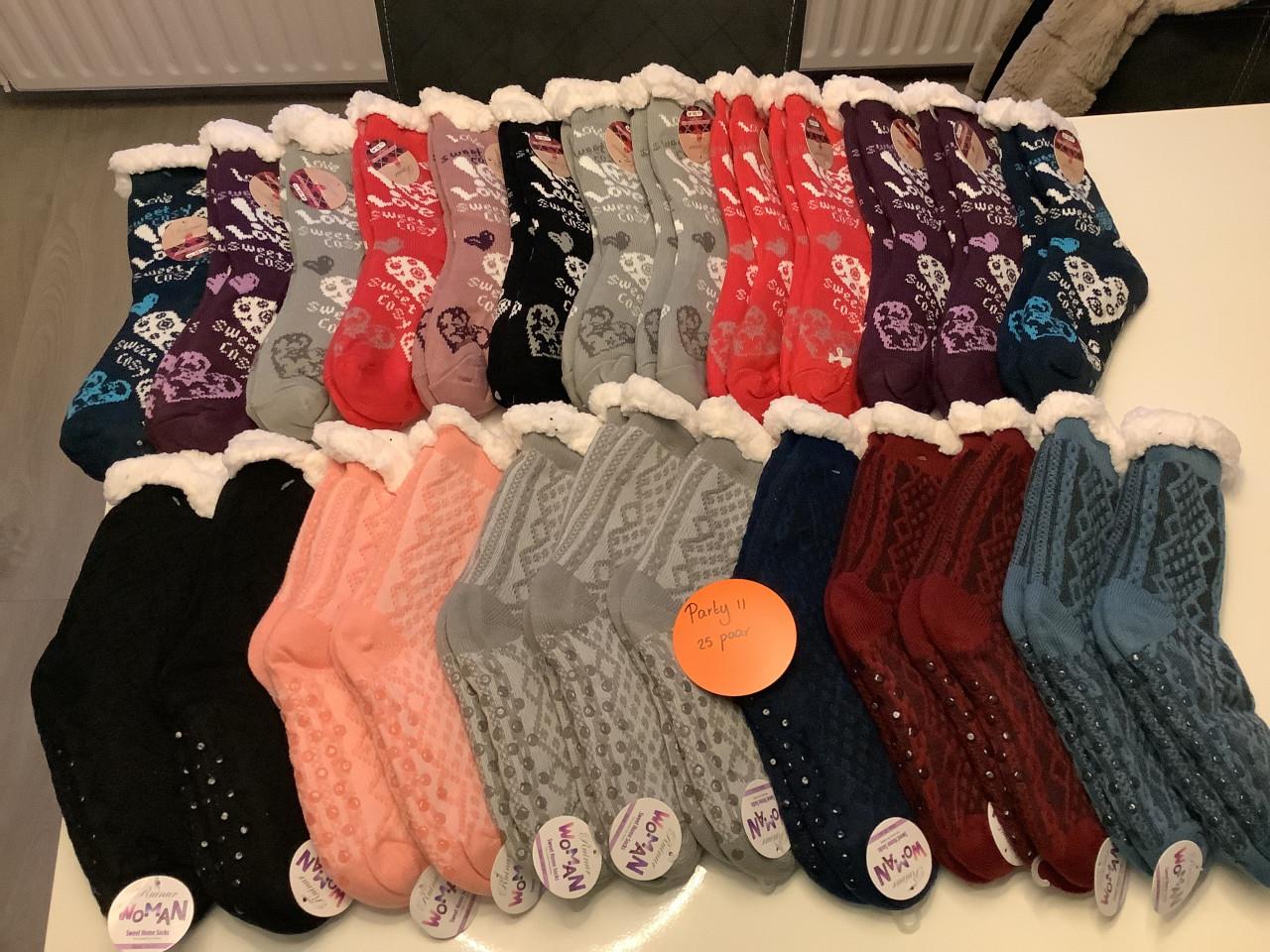 Partij leuke dames fluffy huissokken. ( partij 11)