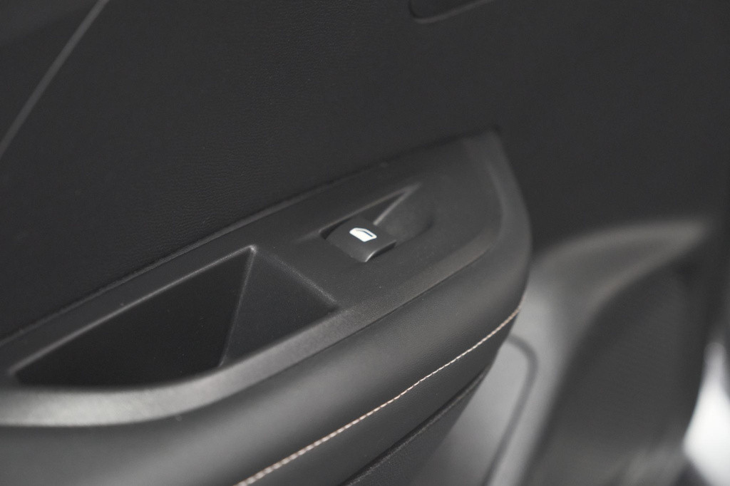 Peugeot 2008 hybrid 136 e-dcs6 allure | 360 camera | adaptieve cruise contr