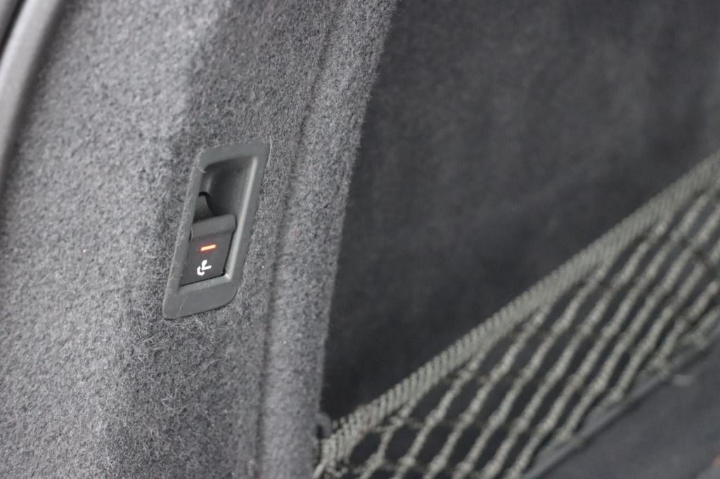 Audi A4 avant 40 tfsi s edition s-tronic 204pk panoramadak | zwart optiek |