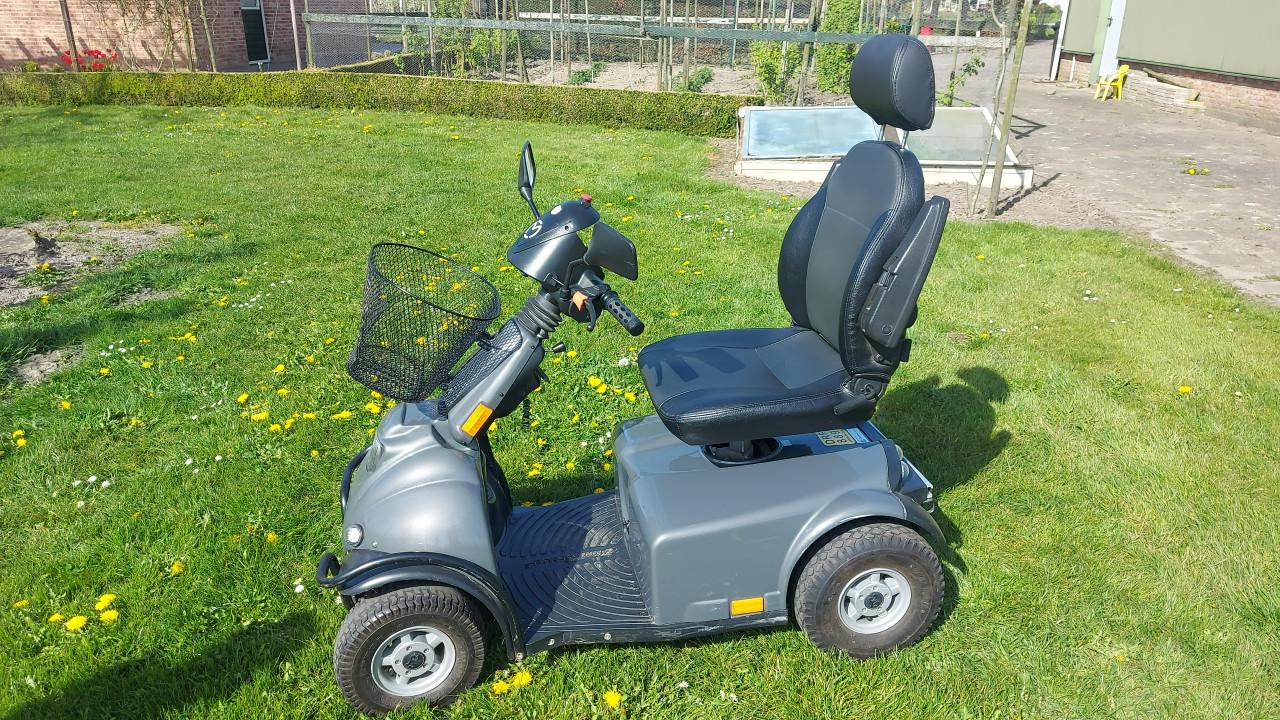 Scootmobiel 10 jaar oud mooi maar toch wat onderhoud nodig