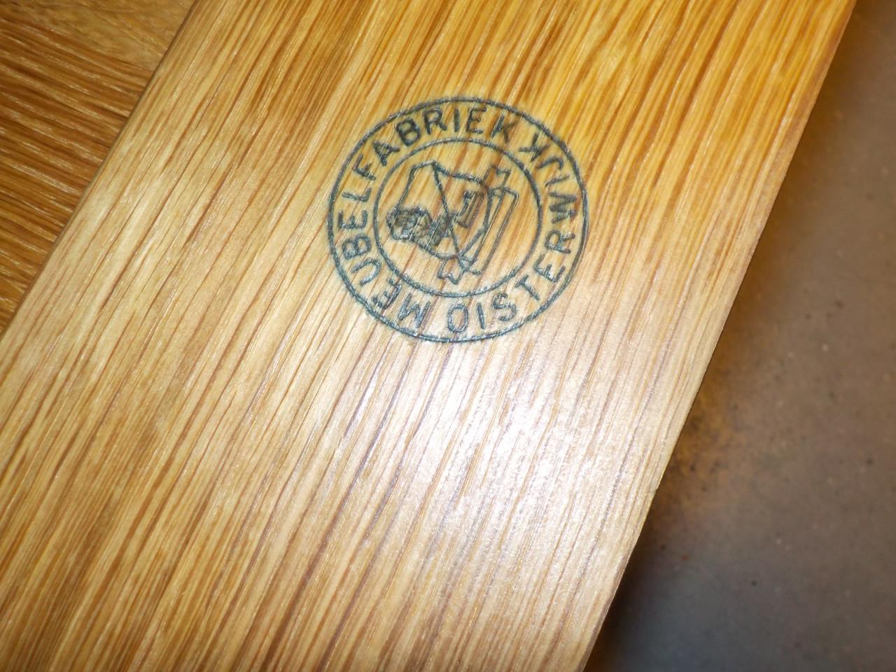 OISERWIJK kleerkast in vrijwel nieuw staat geheel massief blank eiken