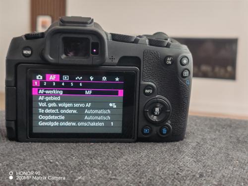 Canon R8