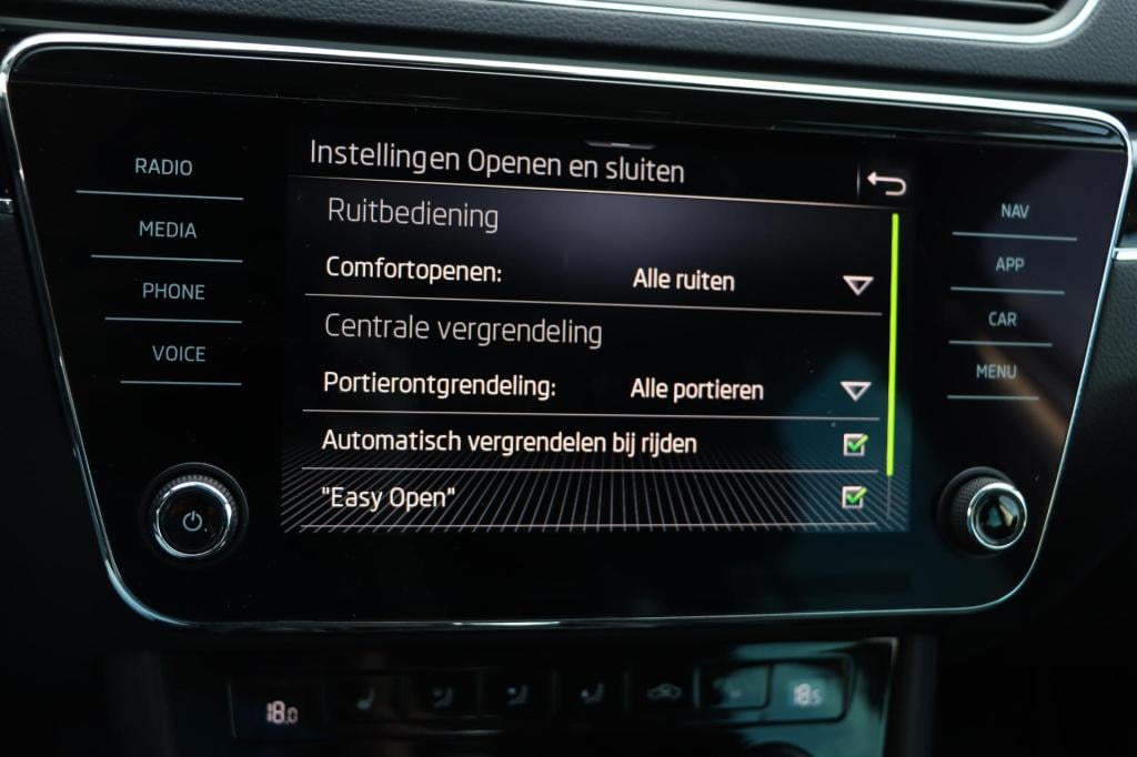 Skoda Superb combi 1.4 tsi iv laurin & klement 218pk dsg6 | soh 96,9% |
