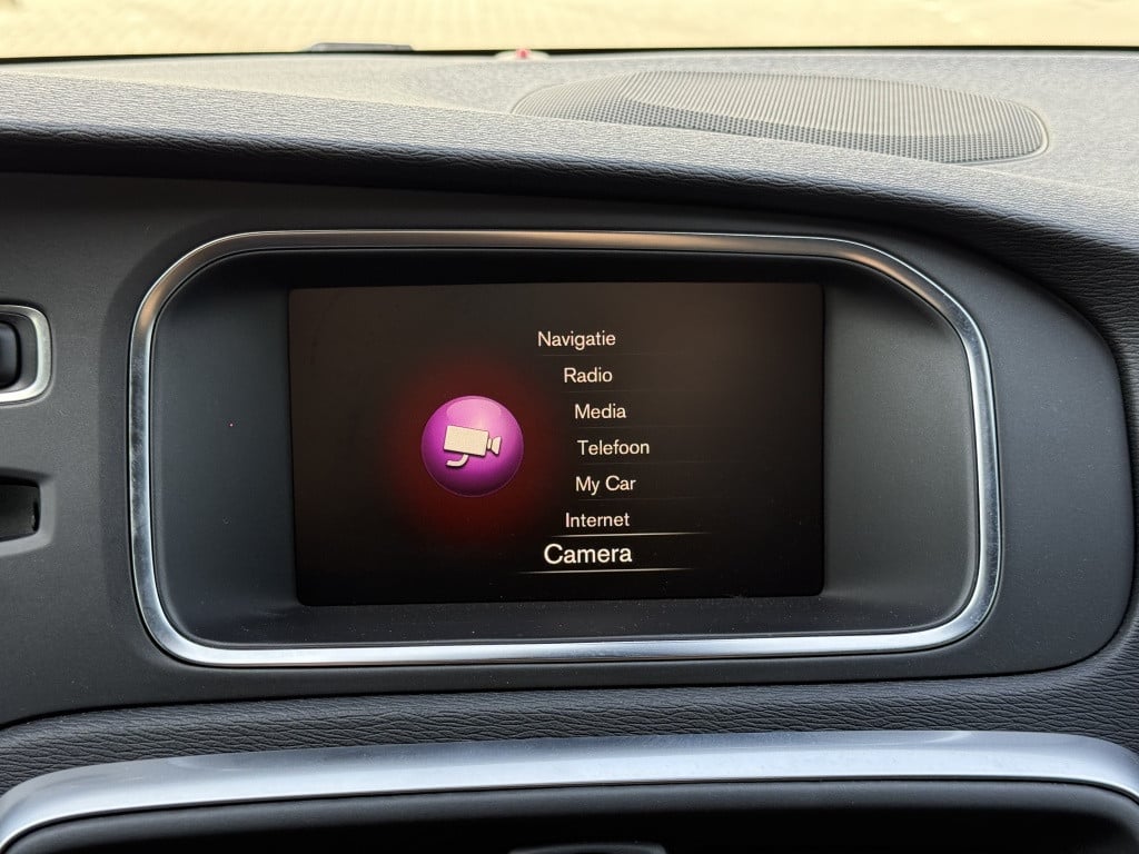 Volvo V40 t3 153pk aut6 polar+ sport| panodak| camera| trekhaak| keyless|