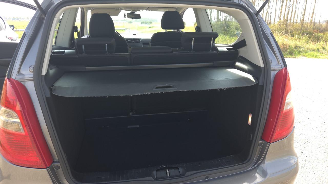 Mercedes A 150-2010- APK-Nette staat- Nette all-season banden