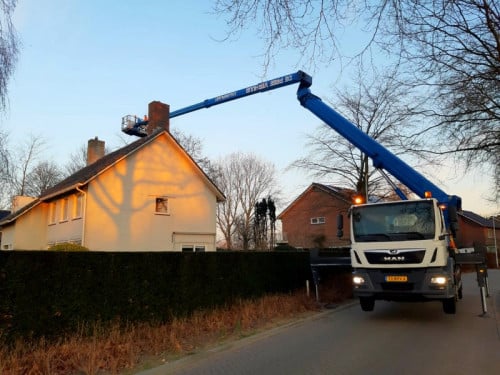 Te huur: Hoogwerker 51 meter, tevens laagwerker