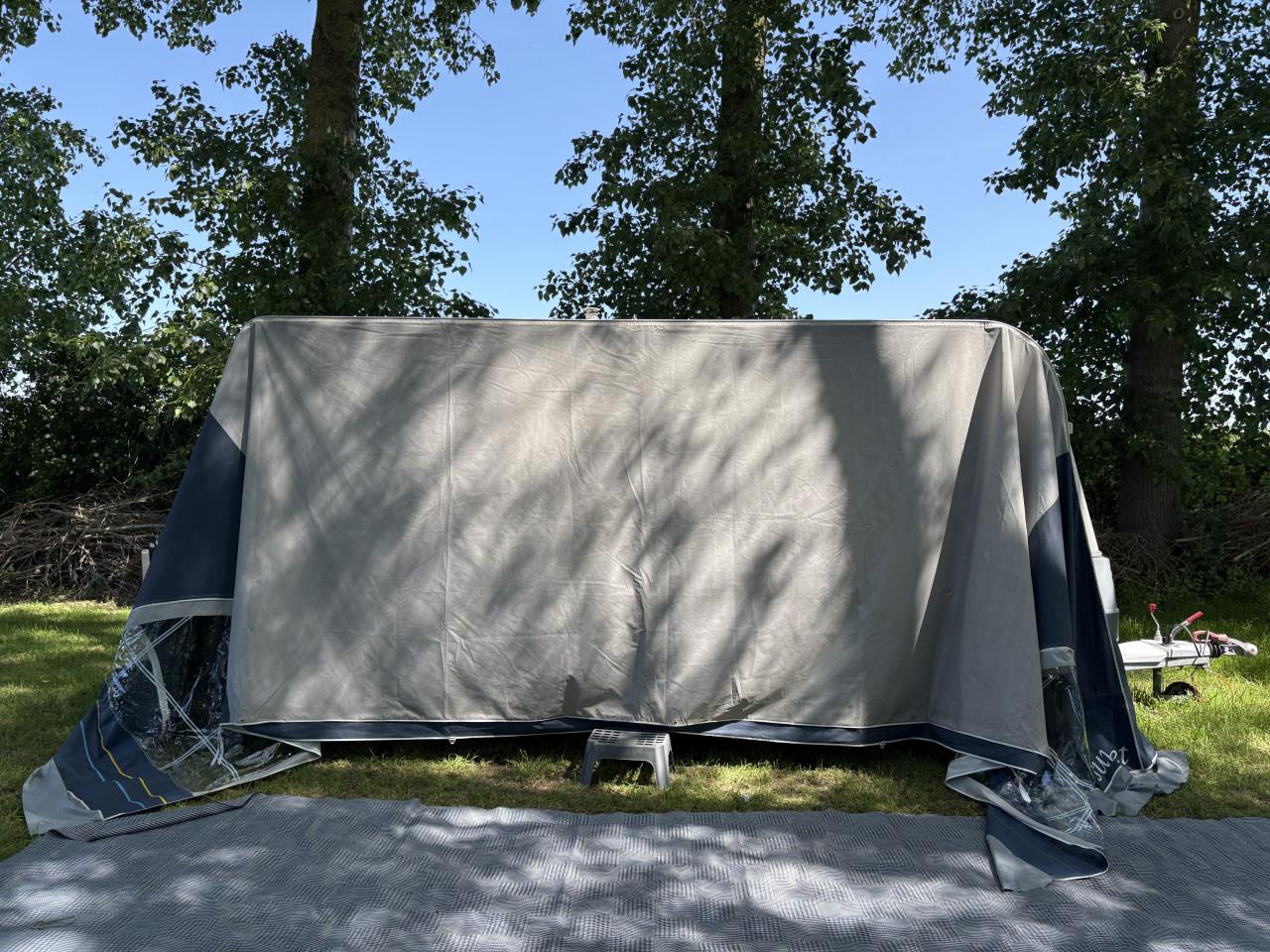 Caravanluifel met stalen frame
