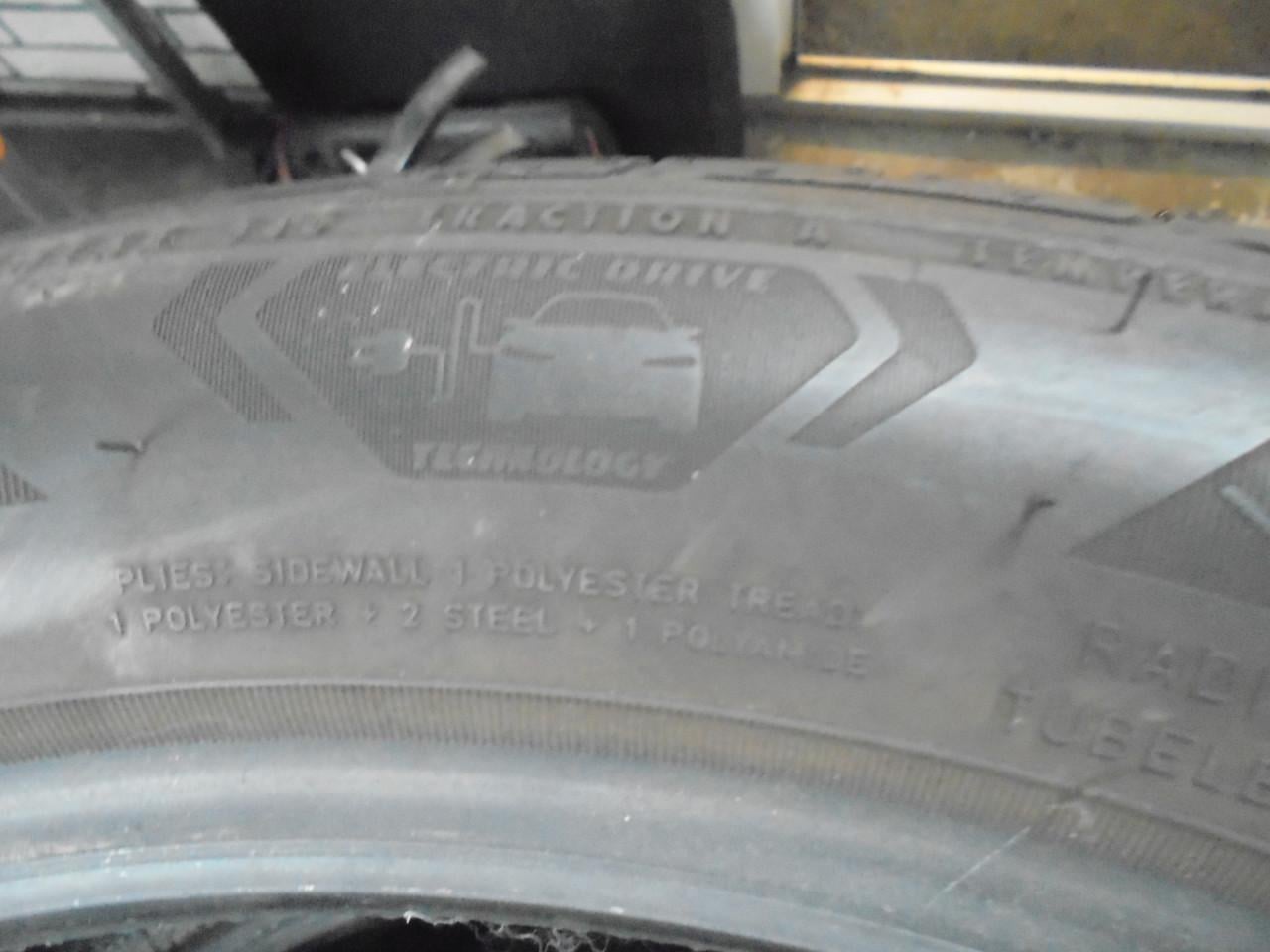 GoodYear banden 4 stuks met ruim voldoende profiel 215 /50 /R19 93T € 100