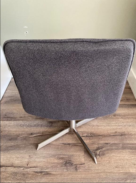 Donkergrijze (lounge)stoel /draaifauteuil
