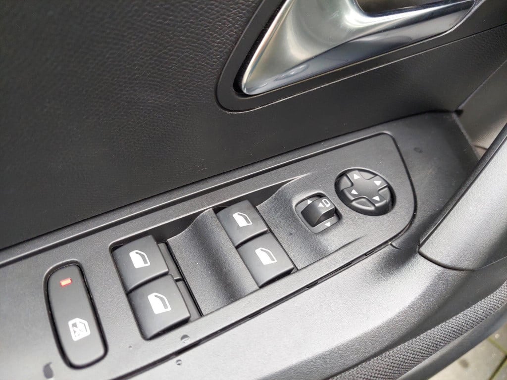 Peugeot 2008 suv 1.2 100 active pack nav/cam/trekhaak