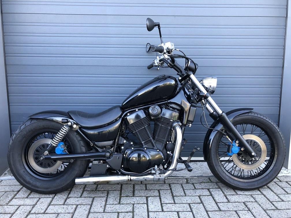 Custombuild Suzuki VS1400, monozit, sidemount, forwardcontr, zo mee €1995,-