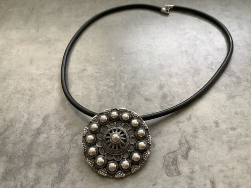 Antieke Zilveren Zeeuwse Goese Knop 45 mm + Collier
