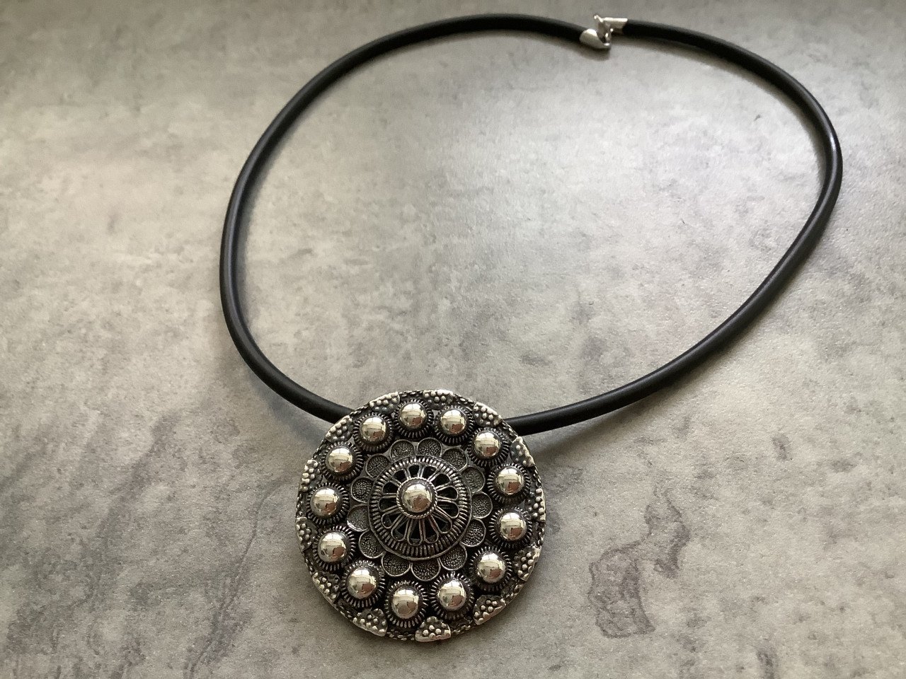 Antieke Zilveren Zeeuwse Goese Knop 45 mm + Collier