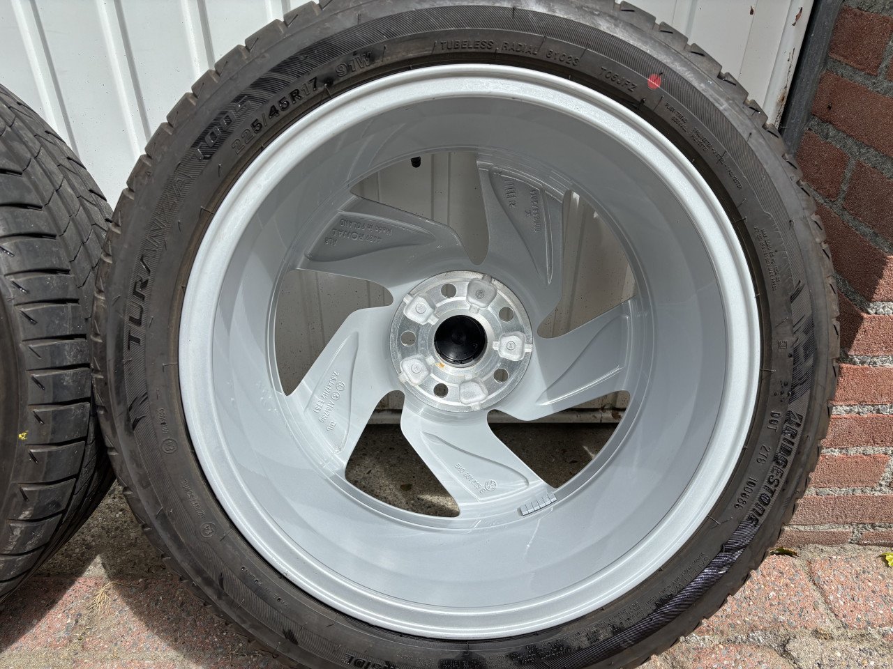 Set originele VW Golf 8 Richmond velgen met Bridgestone Turanza banden
