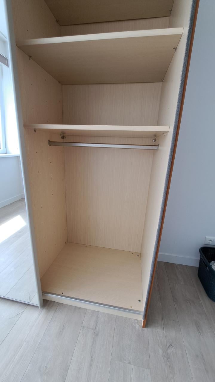 Grote kast met spiegel